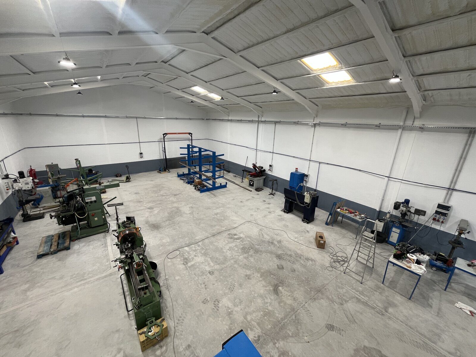 Interior del taller de Mecanizados Escudero